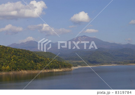 北海道 忠別湖と旭岳 北海道 忠別湖と旭岳 8319784