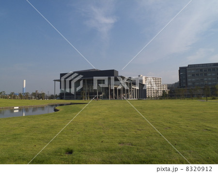 葛飾にいじゅくみらい公園と理科大図書館 8320912