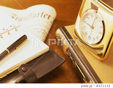 時計と本と手帳 時計と本と手帳 8321132