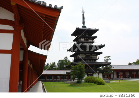 薬師寺　回廊からみる東塔 8321260