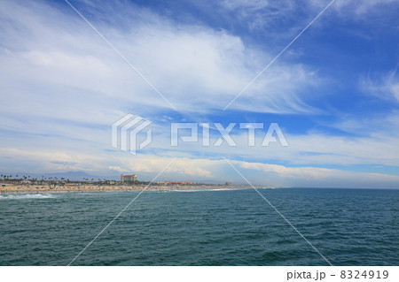 夏のロサンゼルス近郊、ハンティントンビーチ 8324919