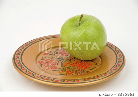 Green apple. 8325963