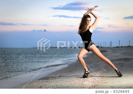 Beautiful leggy brunette Beautiful leggy brunette 8326695