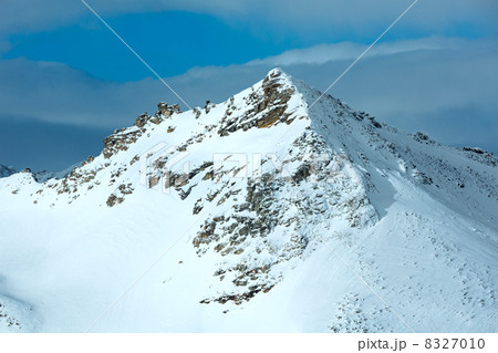 Morning winter ski resort Molltaler Gletscher (Austria). 8327010