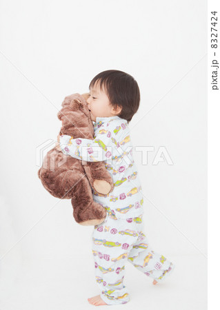 ぬいぐるみと幼児 ぬいぐるみと幼児 8327424