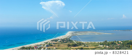 Sea coast panorama and kiteboarders. 8328421