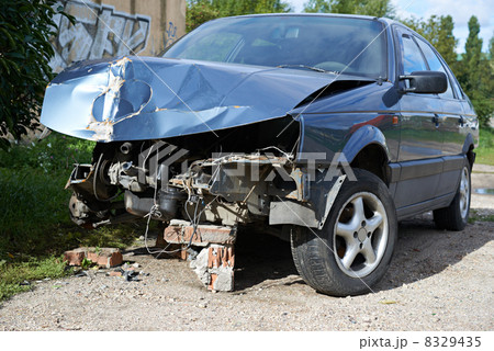 A blue wrecked car 8329435