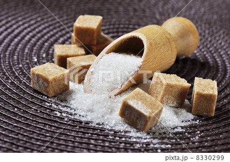 brown and white sugar 8330299