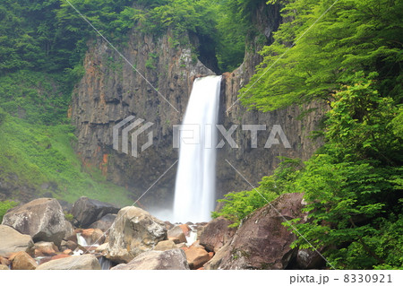 新潟県妙高市の苗名滝 8330921