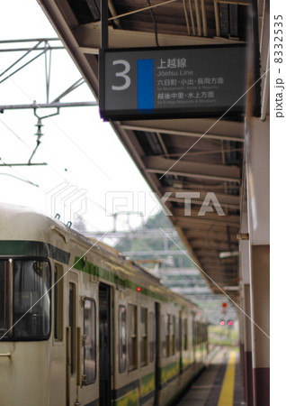 上越線１１５系越後湯沢駅 8332535
