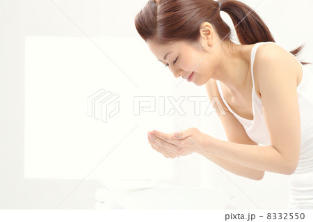 洗顔 8332550