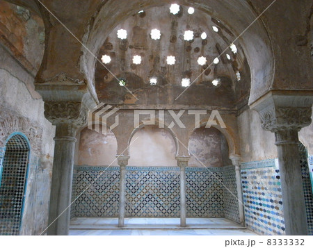 アルハンブラ　ナスル宮殿「王の浴場」 8333332