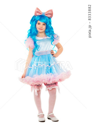 Attractive little girl 8333882