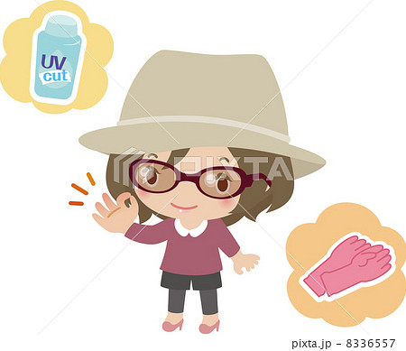 日焼け対策をする若い女性 8336557