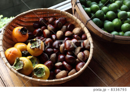 秋の味覚 8336793