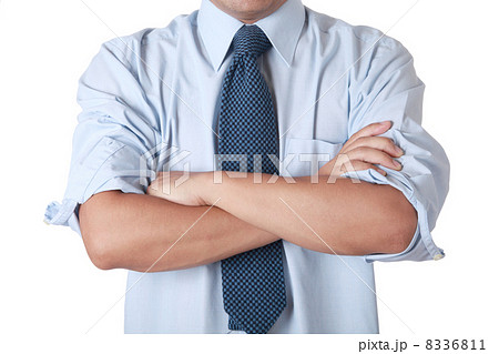 ビジネス男性腕組み 8336811