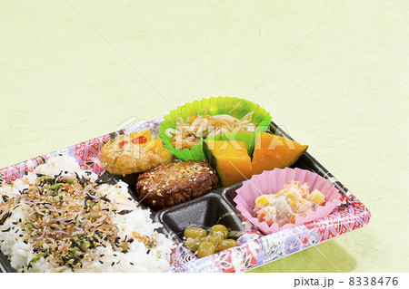 鳥のつくね弁当・和食弁当 8338476