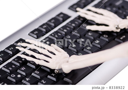 Skeleton working on the keyboard 8338922