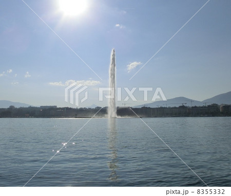 レマン湖のジェット噴水 8355332