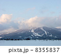 冬の磐梯山 8355837
