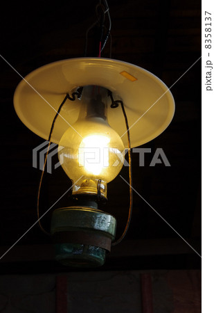 ランプの灯り ランプの灯り 8358137