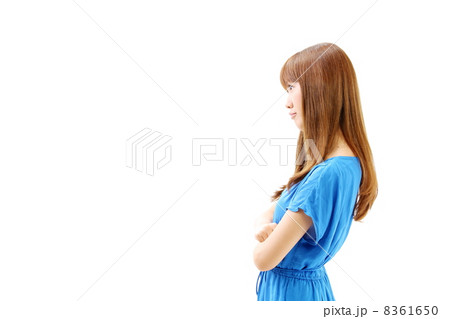 考える女の子 8361650