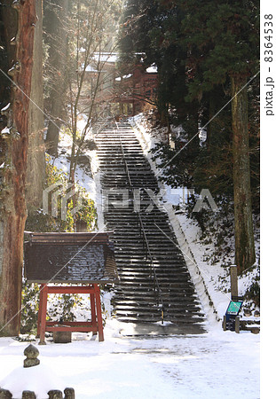冬の比叡山延暦寺「西塔のにない堂から釈迦堂へと下る石段」」 8364538