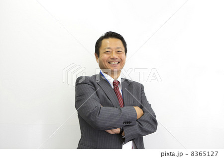 働くビジネスマン 8365127