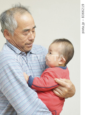 お爺ちゃんと孫 お爺ちゃんと孫 8366219