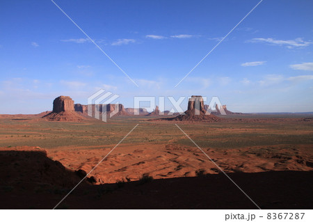 モニュメントバレーの朝 8367287