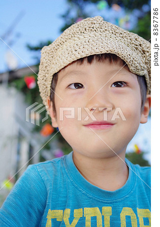 夏の子供(七夕飾り背景) 夏の子供(七夕飾り背景) 8367786