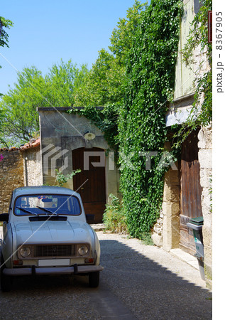 南フランスの風景 8367905