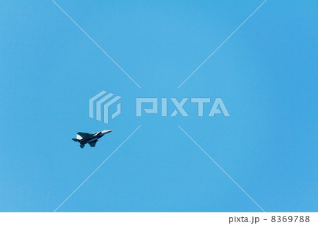 大空を切り裂く戦闘機 大空を切り裂く戦闘機 8369788