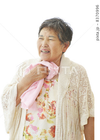 暑がっている女性のイメージ 8370996