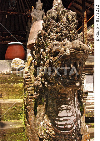 バリ・ヒンドゥーの石像(グヌンカウイ遺跡/バリ島・インドネシア) バリ・ヒンドゥーの石像(グヌンカウイ遺跡/バリ島・インドネシア) 8373222