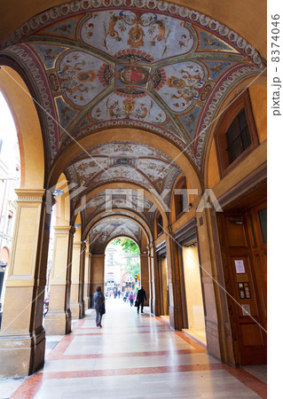 arcade on piazza Cavour in Bologna 8374046