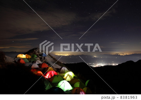 テント村夜景 8381963