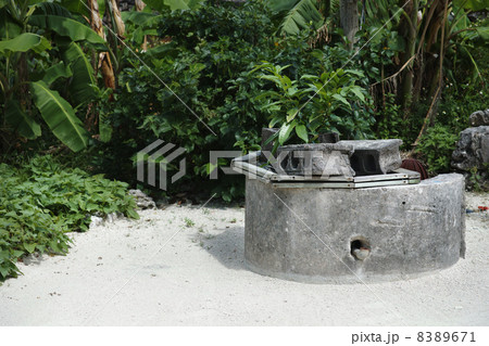 竹富島 井戸 竹富島 井戸 8389671