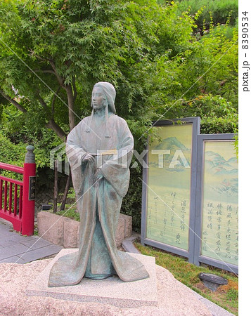 有馬温泉のレトロな町並み ねね像  有馬温泉のレトロな町並み ねね像  8390534