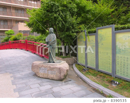 有馬温泉のレトロな町並み ねね像  有馬温泉のレトロな町並み ねね像  8390535