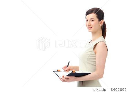手帳を開く白人女性 8402093