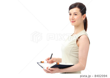 手帳を開く白人女性 8402094