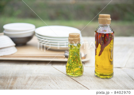 ハーブオイルとペペロンオイル 8402970