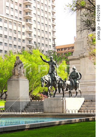 Don Quixote and Sancho Panza statue, Madrid, Spain 8402996