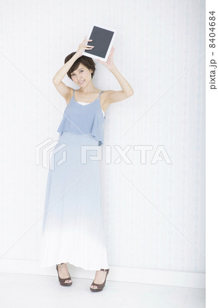 若い女性 8404684