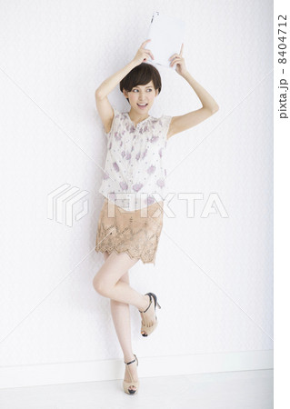 若い女性 若い女性 8404712