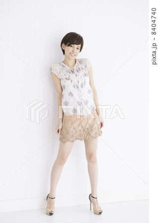 若い女性 若い女性 8404740