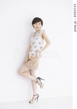 若い女性 若い女性 8404745