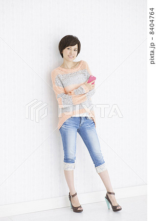 若い女性 若い女性 8404764