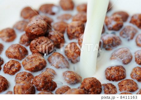 Milk, flakes, childhood 8411163